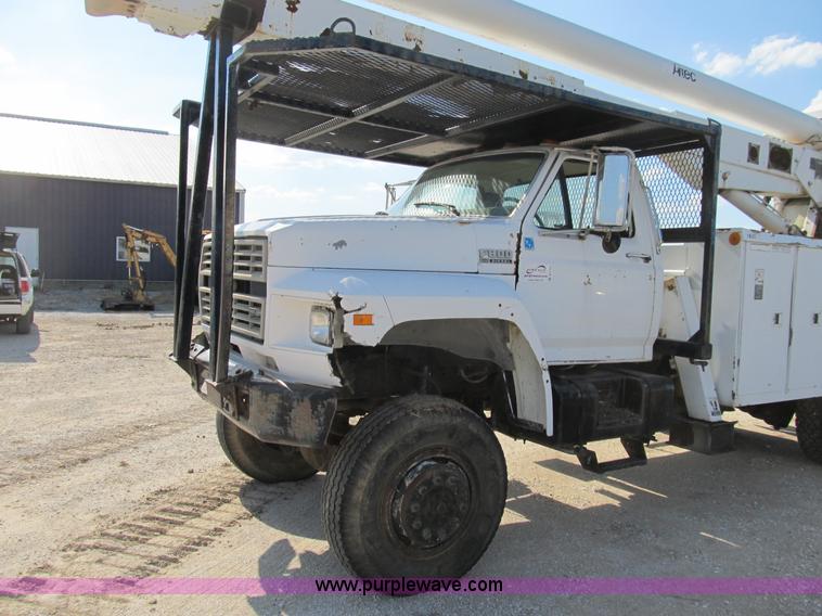 image for item B2796 1989 Ford F800 bucket truck