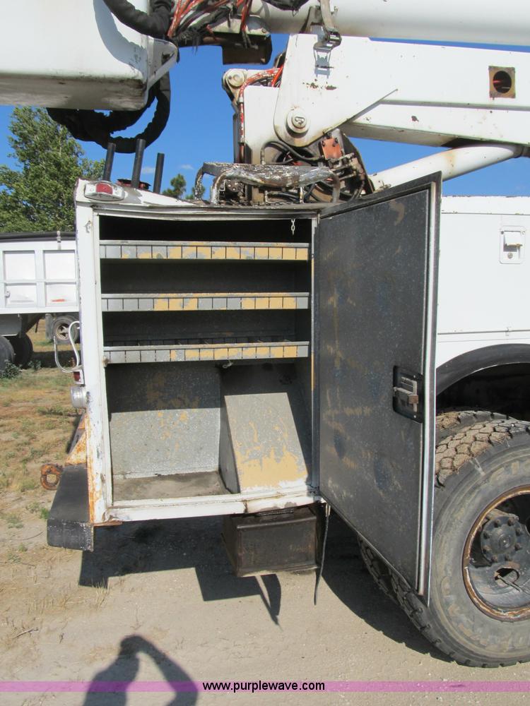 image for item B2796 1989 Ford F800 bucket truck