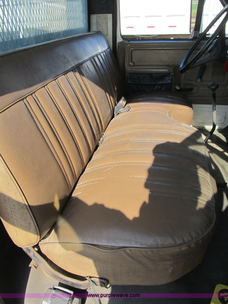 image for item B2796 1989 Ford F800 bucket truck