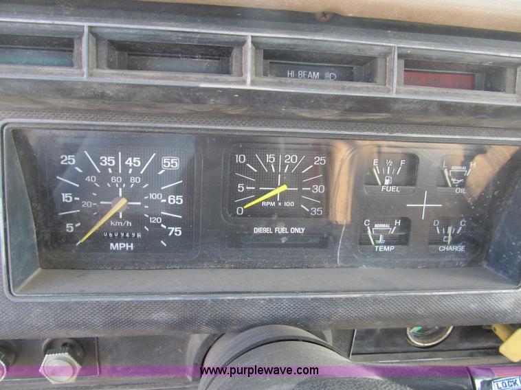 image for item B2796 1989 Ford F800 bucket truck