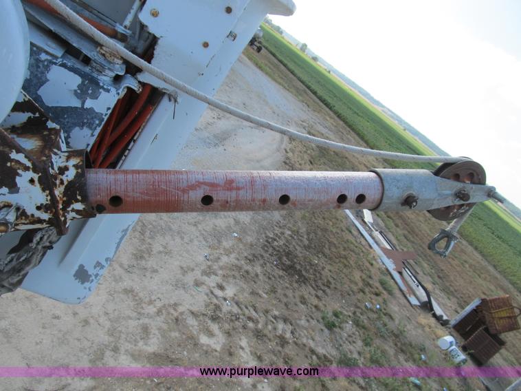 image for item B2796 1989 Ford F800 bucket truck
