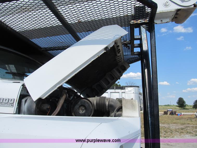 image for item B2796 1989 Ford F800 bucket truck