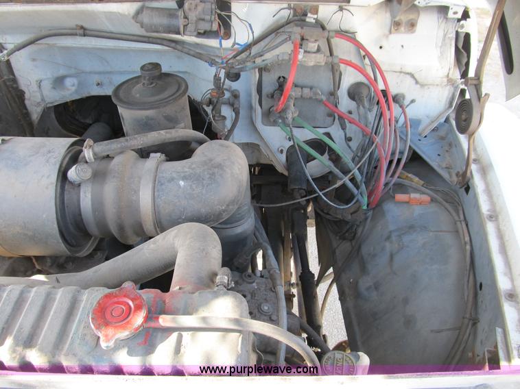 image for item B2796 1989 Ford F800 bucket truck