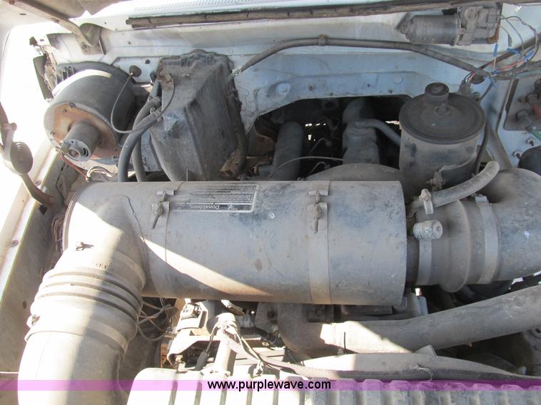 image for item B2796 1989 Ford F800 bucket truck