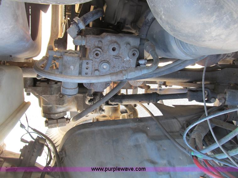image for item B2796 1989 Ford F800 bucket truck