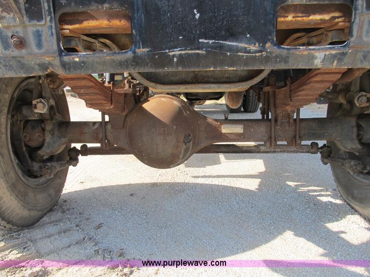 image for item B2796 1989 Ford F800 bucket truck