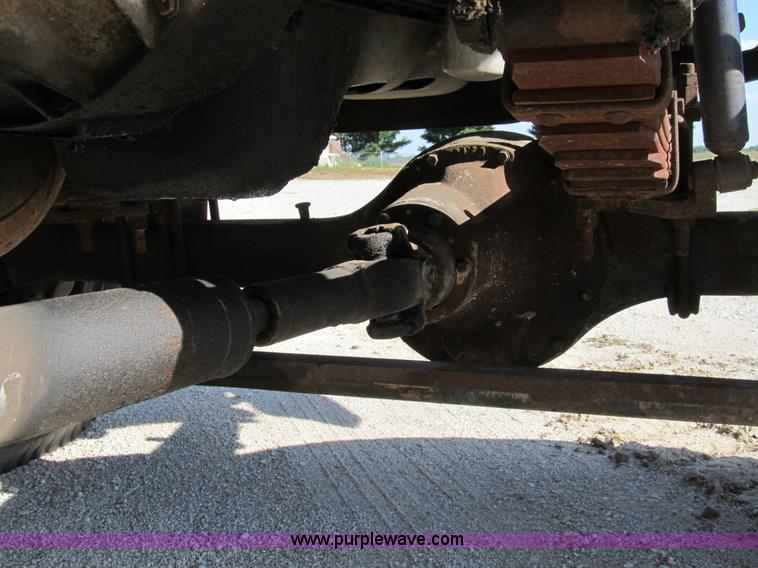 image for item B2796 1989 Ford F800 bucket truck