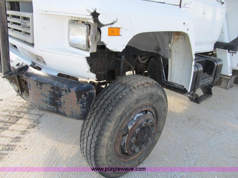image for item B2796 1989 Ford F800 bucket truck