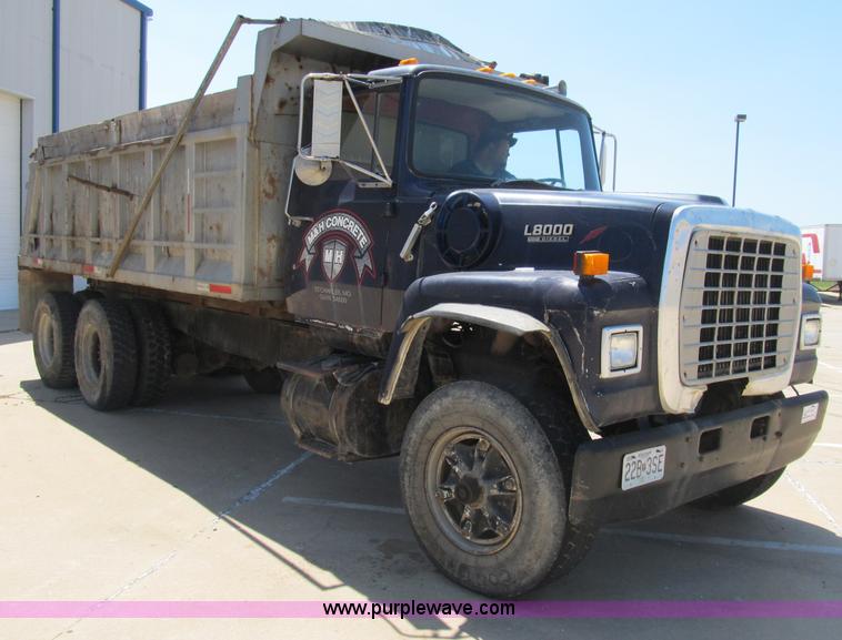 image for item B2797 1987 Ford LT8000 tandem axle dump truck