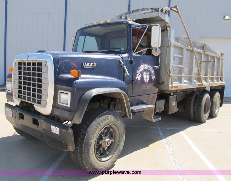 image for item B2797 1987 Ford LT8000 tandem axle dump truck