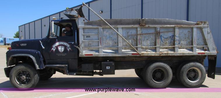 image for item B2797 1987 Ford LT8000 tandem axle dump truck