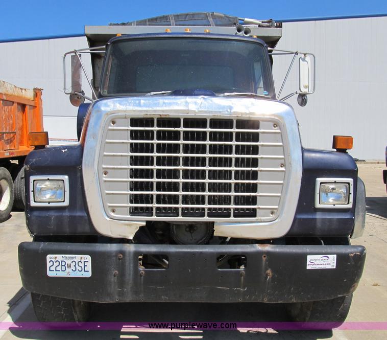 image for item B2797 1987 Ford LT8000 tandem axle dump truck