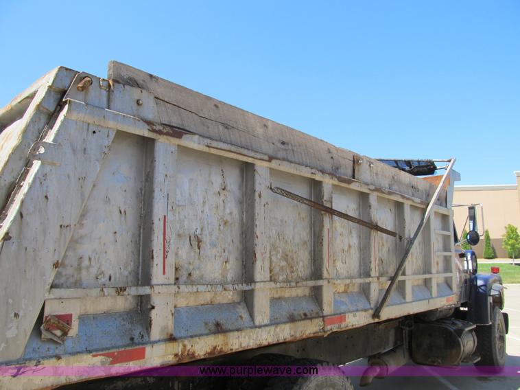 image for item B2797 1987 Ford LT8000 tandem axle dump truck