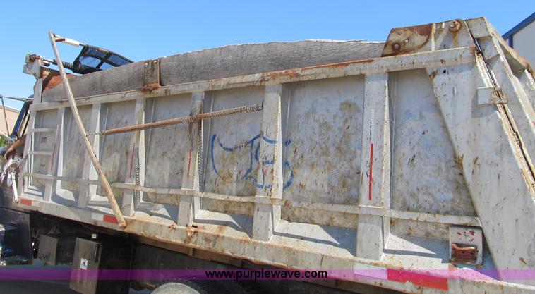 image for item B2797 1987 Ford LT8000 tandem axle dump truck