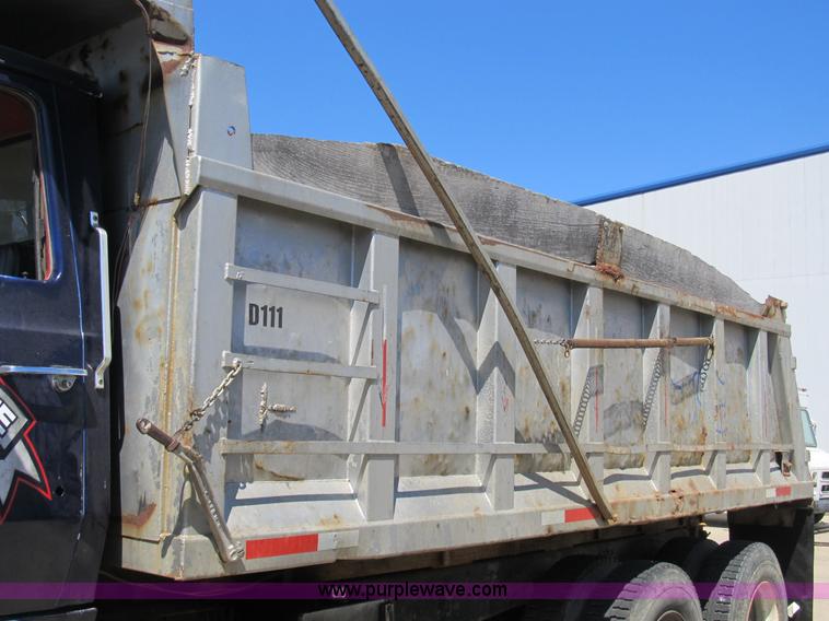image for item B2797 1987 Ford LT8000 tandem axle dump truck