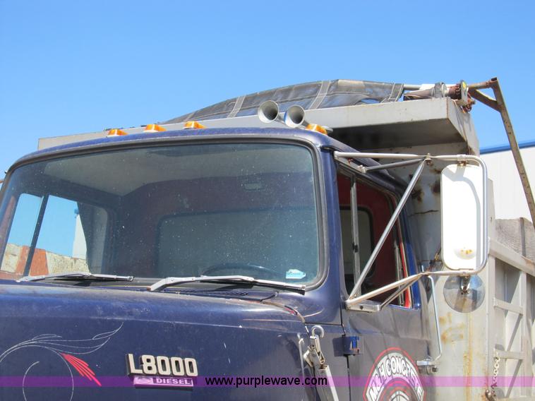 image for item B2797 1987 Ford LT8000 tandem axle dump truck