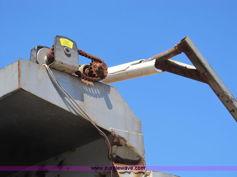 image for item B2797 1987 Ford LT8000 tandem axle dump truck