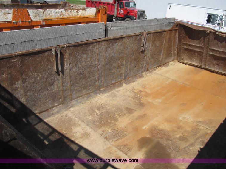 image for item B2797 1987 Ford LT8000 tandem axle dump truck