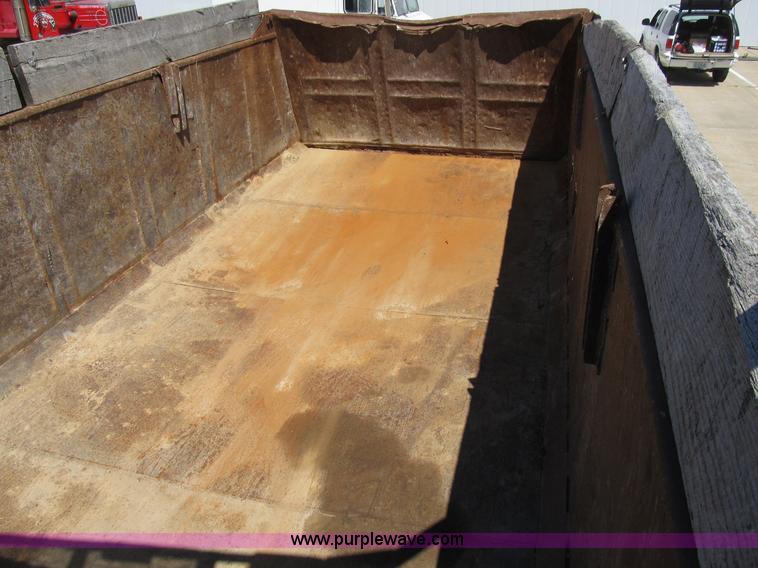 image for item B2797 1987 Ford LT8000 tandem axle dump truck