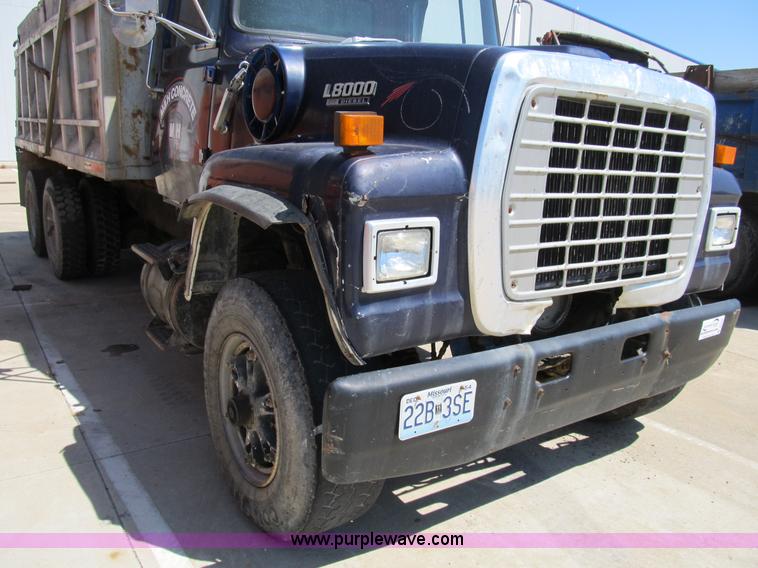 image for item B2797 1987 Ford LT8000 tandem axle dump truck