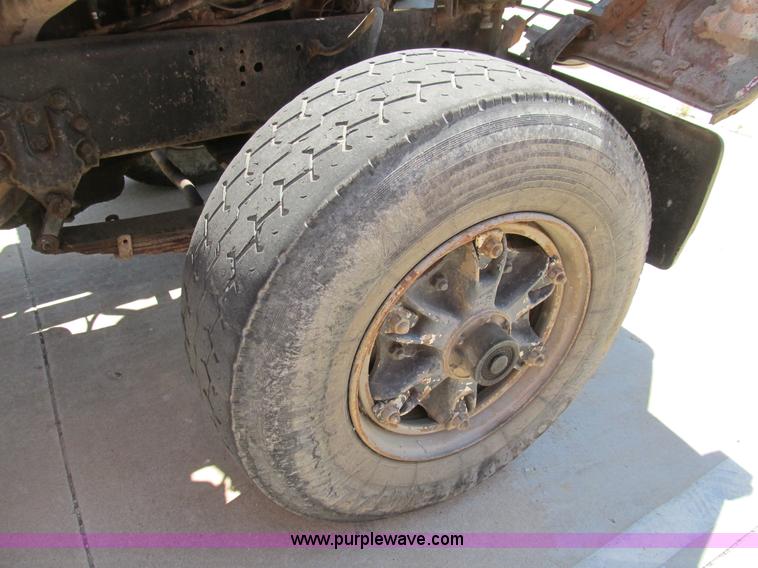 image for item B2797 1987 Ford LT8000 tandem axle dump truck