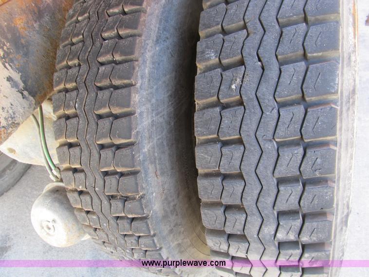 image for item B2797 1987 Ford LT8000 tandem axle dump truck