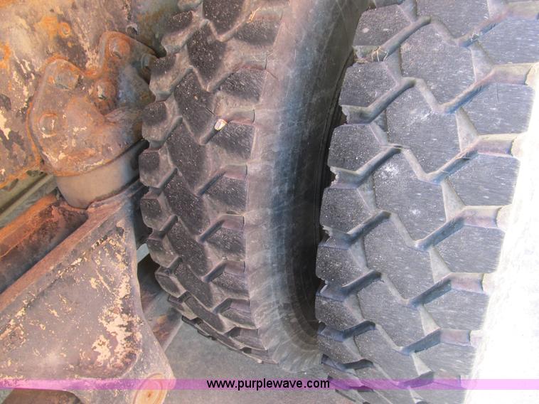 image for item B2797 1987 Ford LT8000 tandem axle dump truck