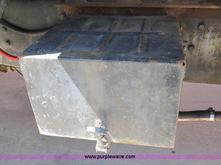 image for item B2797 1987 Ford LT8000 tandem axle dump truck