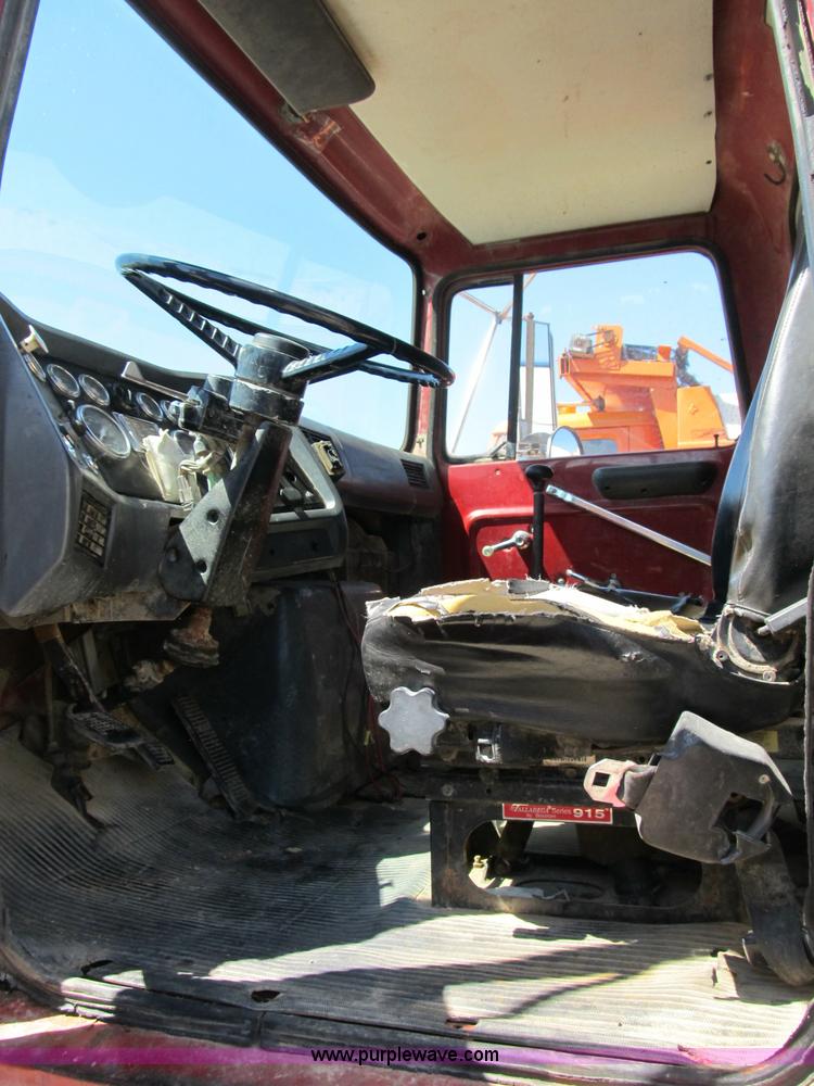 image for item B2797 1987 Ford LT8000 tandem axle dump truck