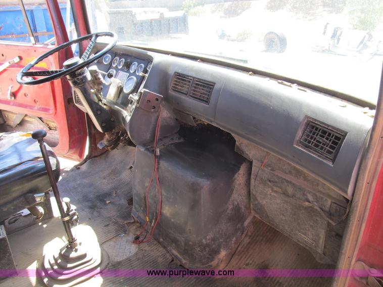 image for item B2797 1987 Ford LT8000 tandem axle dump truck