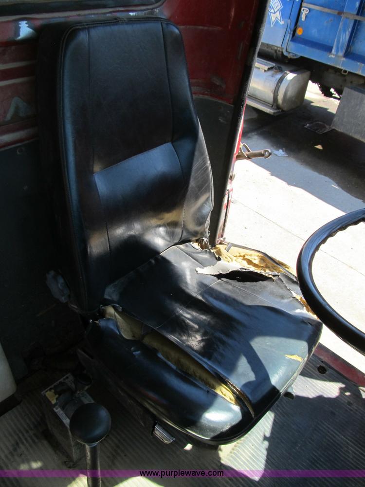 image for item B2797 1987 Ford LT8000 tandem axle dump truck
