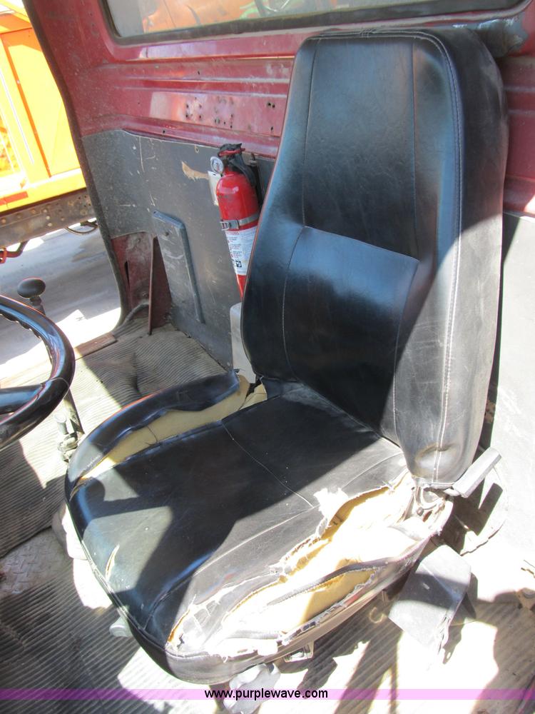 image for item B2797 1987 Ford LT8000 tandem axle dump truck