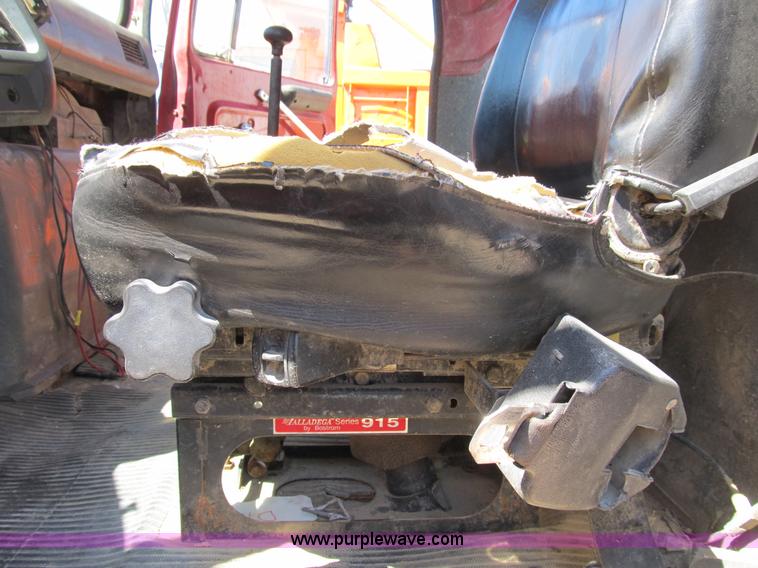 image for item B2797 1987 Ford LT8000 tandem axle dump truck