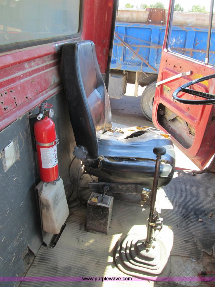 image for item B2797 1987 Ford LT8000 tandem axle dump truck