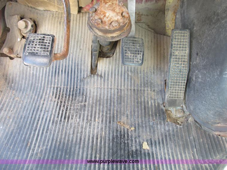 image for item B2797 1987 Ford LT8000 tandem axle dump truck