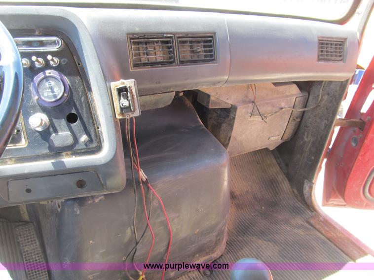 image for item B2797 1987 Ford LT8000 tandem axle dump truck