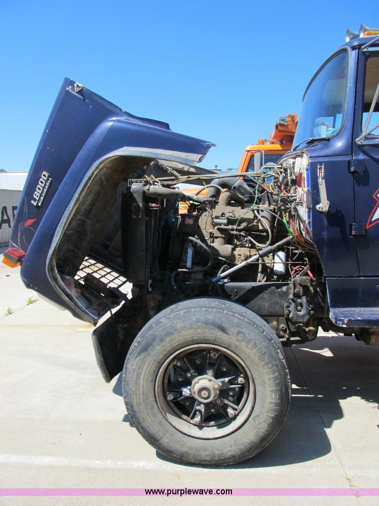 image for item B2797 1987 Ford LT8000 tandem axle dump truck