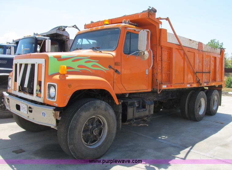 image for item B2798 1994 International 2554 tandem axle dump truck