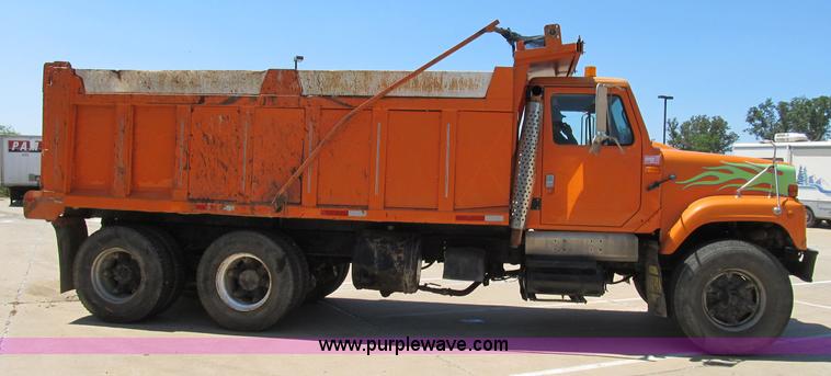 image for item B2798 1994 International 2554 tandem axle dump truck