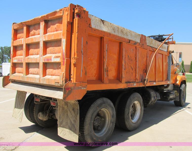 image for item B2798 1994 International 2554 tandem axle dump truck