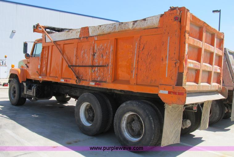 image for item B2798 1994 International 2554 tandem axle dump truck