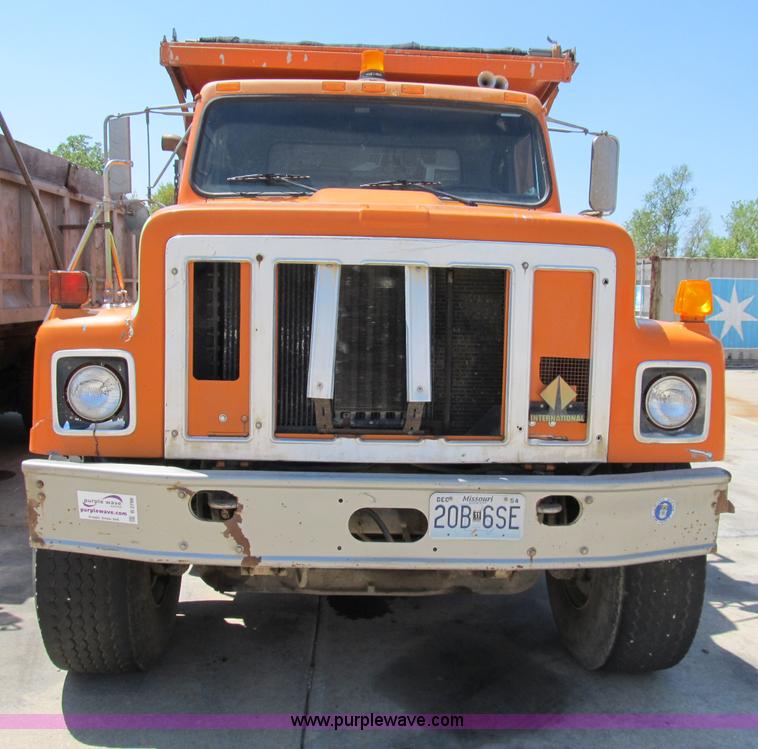 image for item B2798 1994 International 2554 tandem axle dump truck