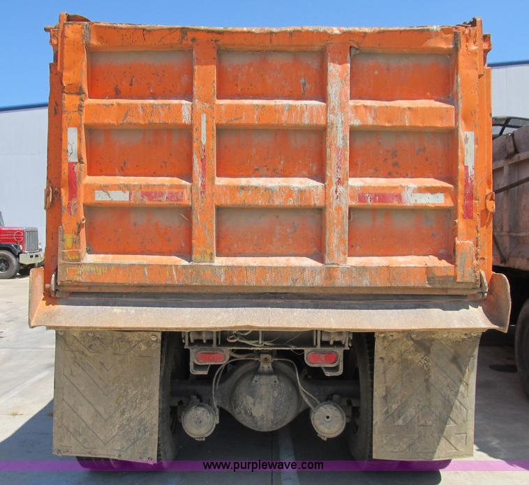 image for item B2798 1994 International 2554 tandem axle dump truck