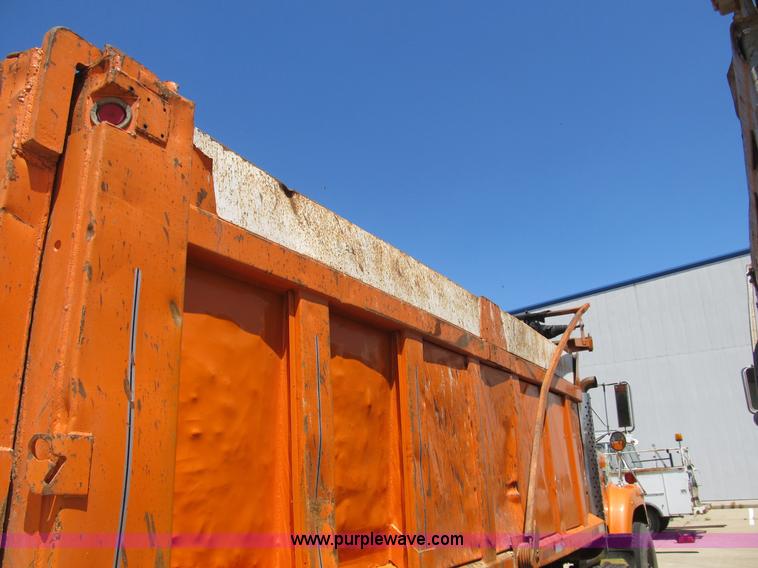 image for item B2798 1994 International 2554 tandem axle dump truck