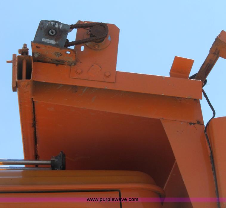 image for item B2798 1994 International 2554 tandem axle dump truck