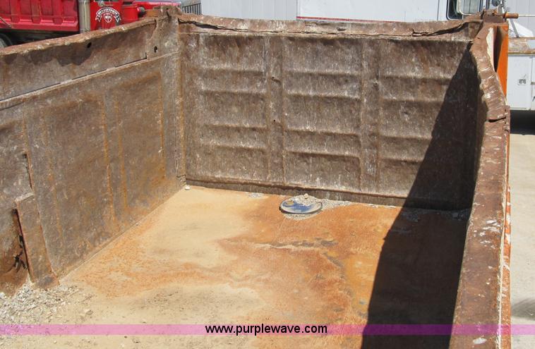 image for item B2798 1994 International 2554 tandem axle dump truck