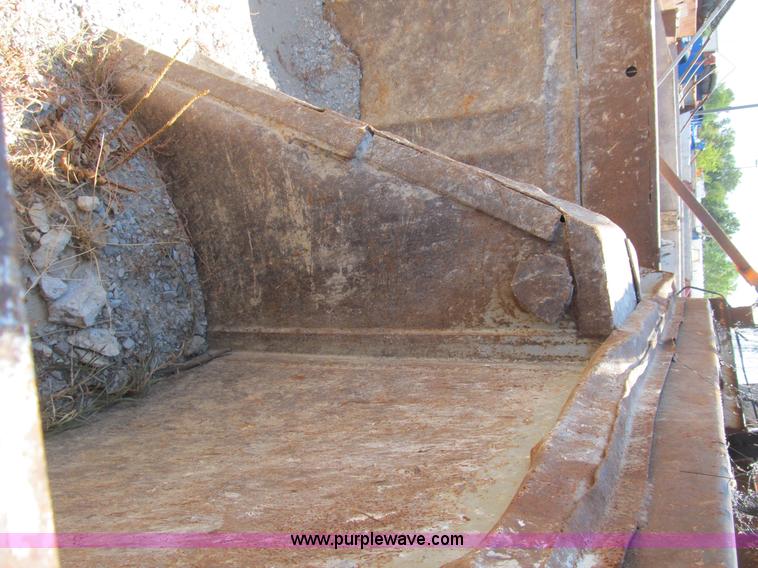 image for item B2798 1994 International 2554 tandem axle dump truck