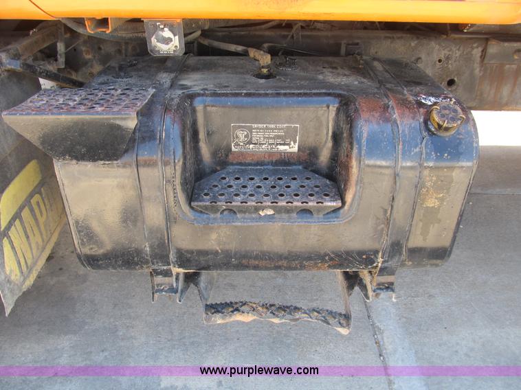 image for item B2798 1994 International 2554 tandem axle dump truck
