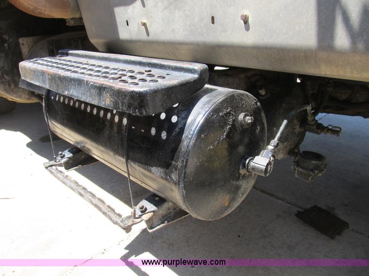 image for item B2798 1994 International 2554 tandem axle dump truck