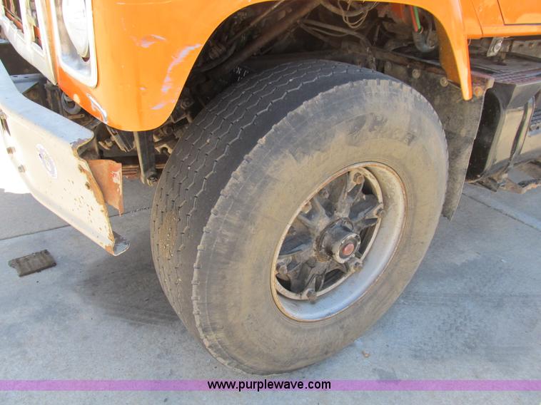 image for item B2798 1994 International 2554 tandem axle dump truck